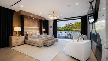 5 bedrooms, iron/ironing board, WiFi, bed sheets