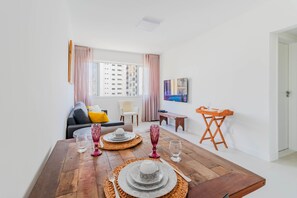 Departamento | Área de sala de estar | Televisión de 32 pulgadas con canales digitales 