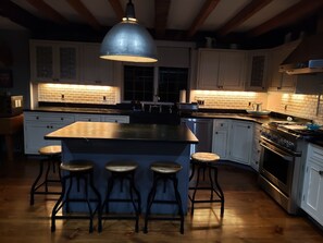 Fridge, microwave, oven, stovetop - 200 Year old updated Farmhouse on 12 acres - near Berkshire East Mountain Resort (Heath)