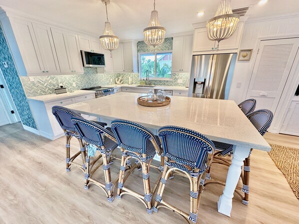 Fridge, microwave, oven, stovetop - Little Gasparilla Island: Luxurious Bungalow, Private Beach, Fishing, Family (Placida)