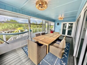 Outdoor dining - Little Gasparilla Island: Luxurious Bungalow, Private Beach, Fishing, Family (Placida)