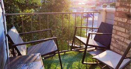 Upscale luxury 2 bd 1 bth loft condo - 10 mins to Airport!