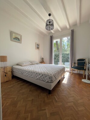 5 bedrooms, desk, iron/ironing board, free WiFi - Pleasant house in a central location on the Cap Ferret peninsula (Lège-Cap-Ferret)