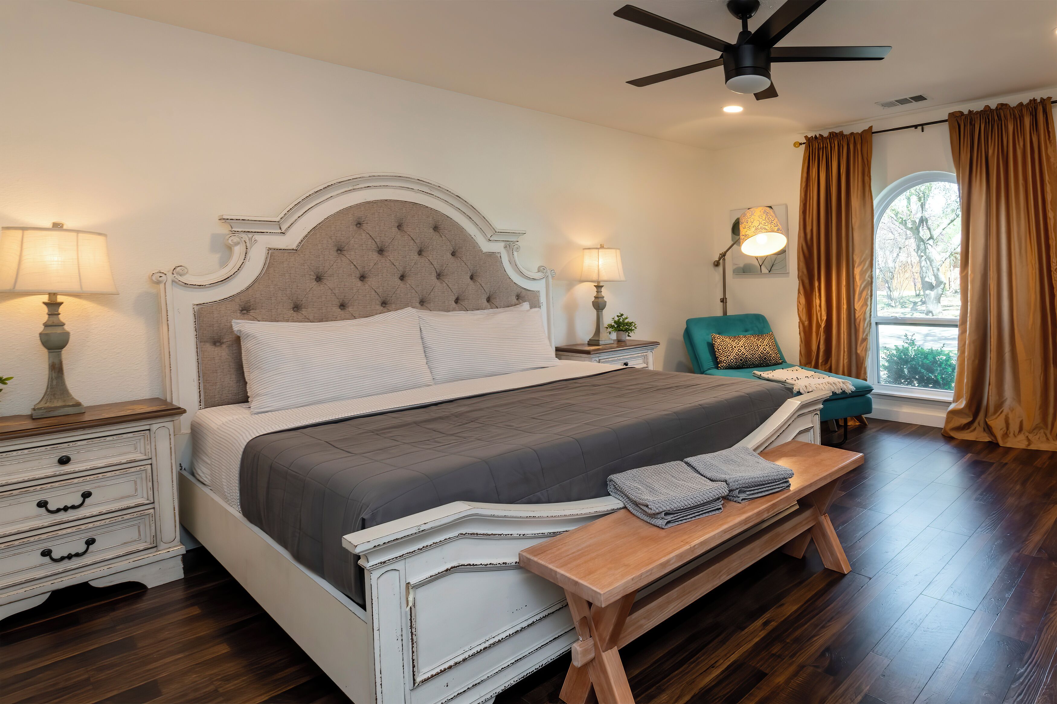 5 bedrooms, desk, iron/ironing board, free WiFi