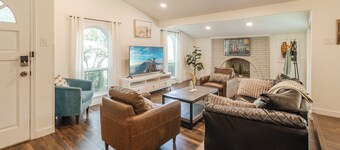 Family & Large Group - Backyard Heaven, Game room, Mini Golf, Private Pool