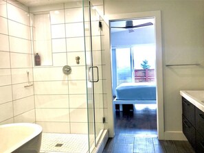 Badewanne, Haartrockner, Bidet, Handtücher