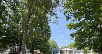 Cozy on the lake view of Lake Gaston. Pontoon boat may be available .