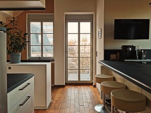 Kühlschrank, Mikrowelle, Ofen, Herdplatte