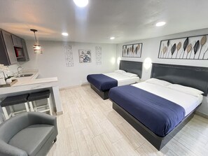 Habitació clàssica, 2 llits de matrimoni | Wifi gratuïta i roba de llit 