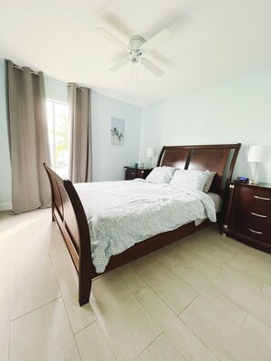 4 bedrooms, in-room safe, desk, iron/ironing board - Waterfront Boca Raton Home - Pets OK - Heated Pool (Boca Raton)
