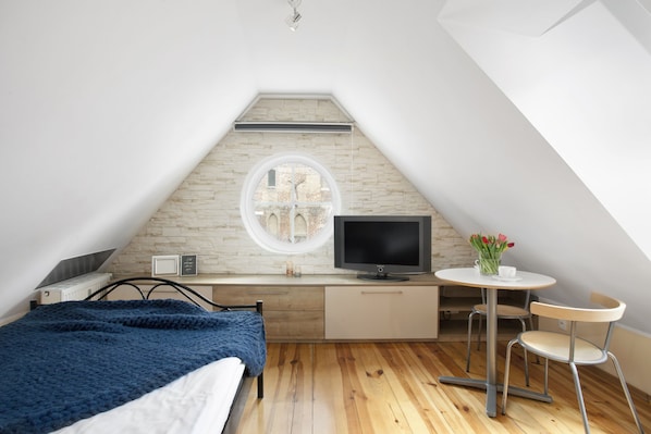 Economy Studio Suite | Living area