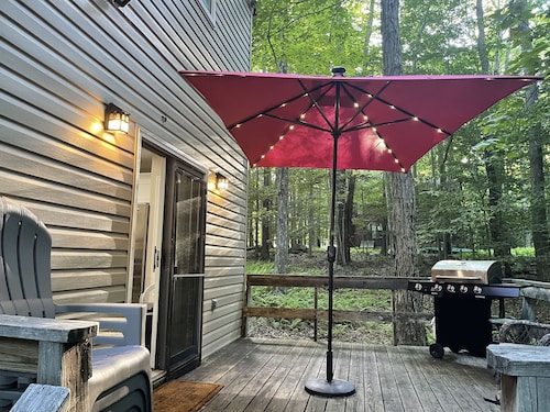 Cozy, Relaxing, Getaway house in Big Bass community Poconos-3 mins walk to lake