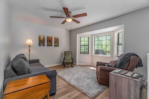 Smart TV - Above The Pines #5 Creekside Cottage (Groveland)