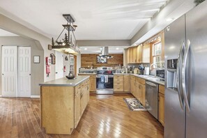 Unclassified image, 3 of 41, button