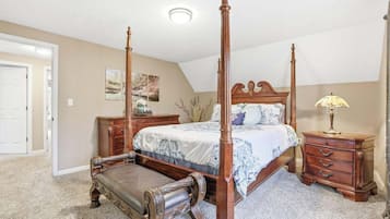3 bedrooms, desk, iron/ironing board, travel crib