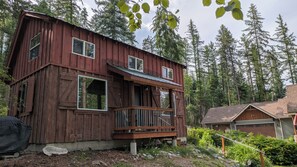 Exterior - Cozy cabin on a lake just outside of Whitefish (Whitefish)