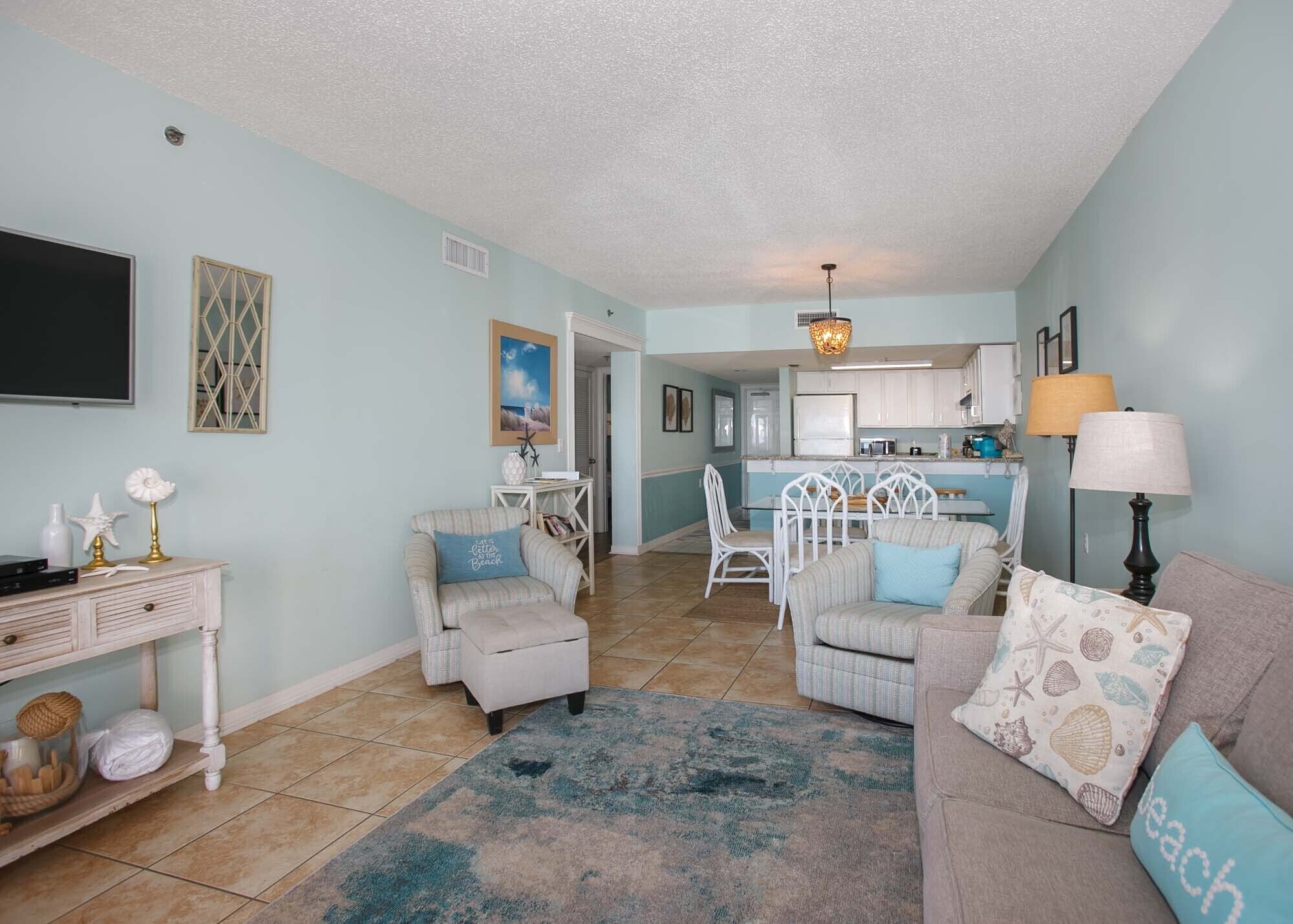 Condo, 2 Bedrooms, Balcony, Beachfront (403) | Living area