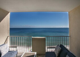 Condo, 2 quartos, sacada, de frente para a praia (403) | Sacada