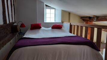 1 bedroom, desk, free WiFi, bed sheets