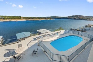 Pool - Sleeps 8-10, Lake Travis waterfront, w/ boat slip, ramp, pool & hot tub (Spicewood)