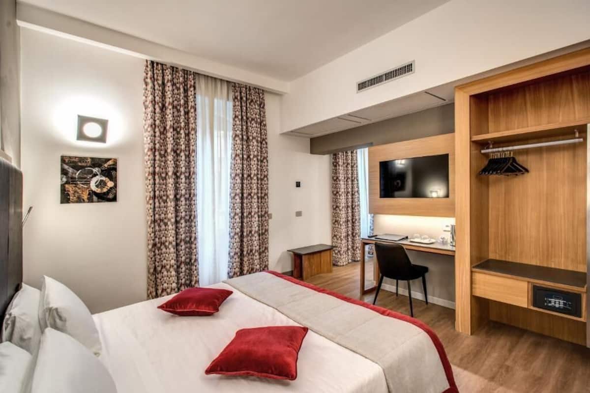 Shower, rainfall showerhead, free toiletries, hair dryer