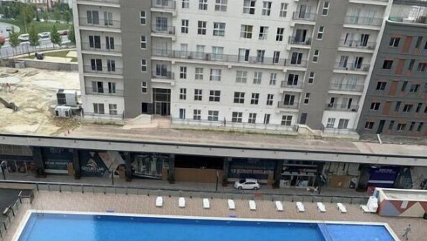 A swimming pool with a tiled deck and lounge chairs. - Vanessa room (Orlando)