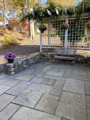 Terrace/patio - Charming In-Village Modern Farmhouse (Norwalk)