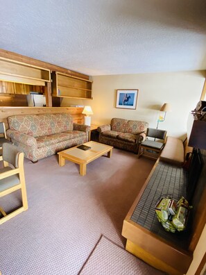 智能电视、壁炉