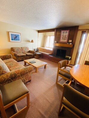 智能电视、壁炉