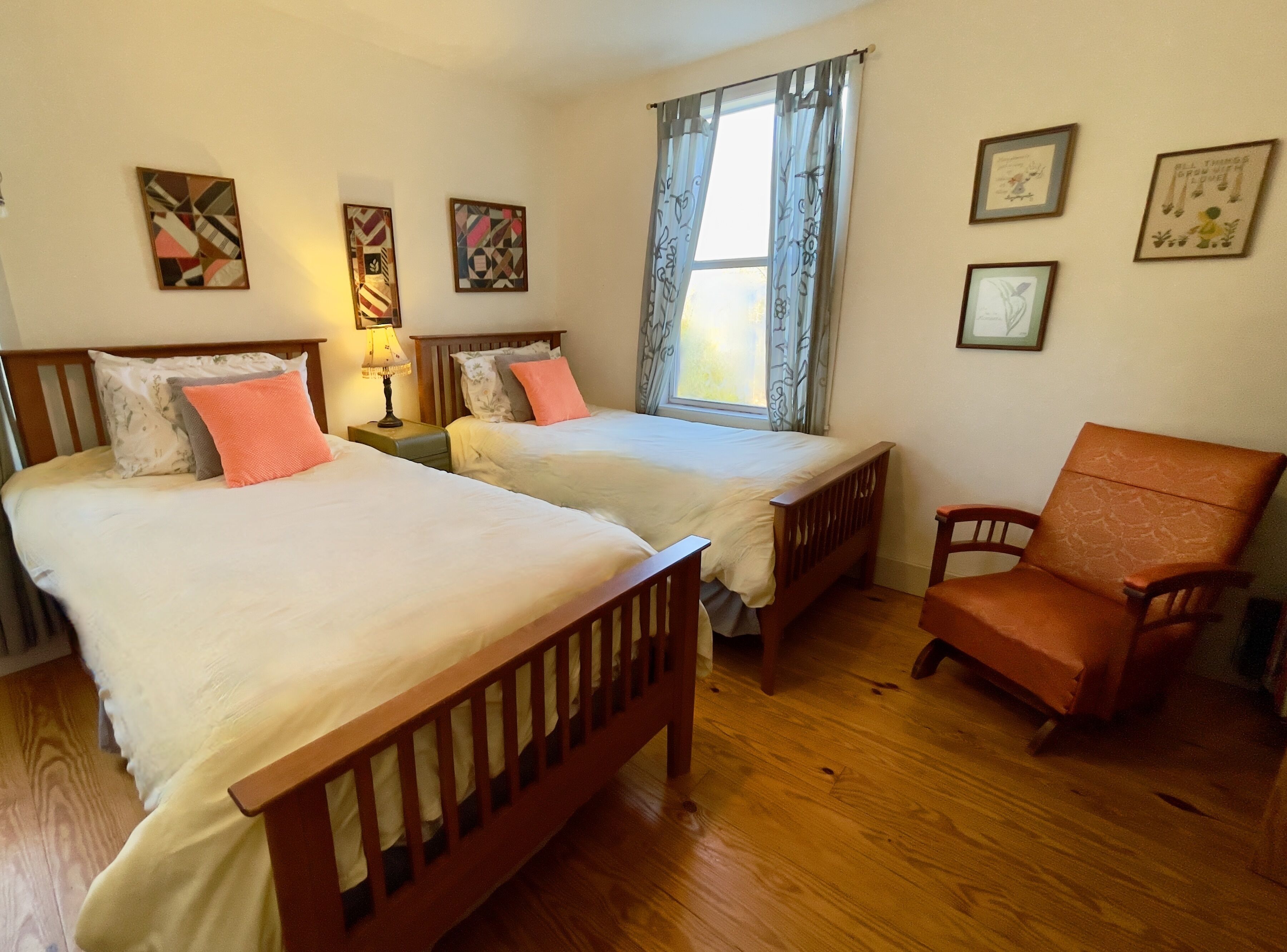 4 chambres, fer et planche à repasser, Wi-Fi gratuit, draps fournis