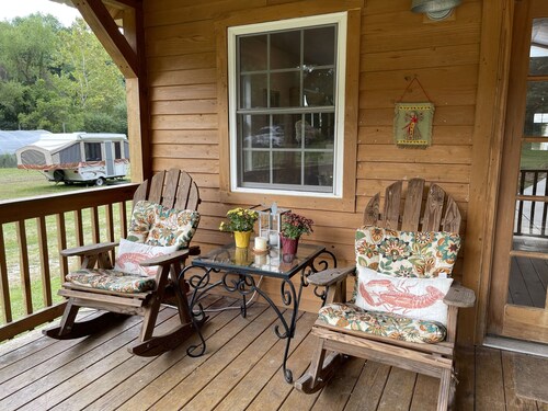 Nature Lovers Family Friendly Farmhouse near Pickwick Lake