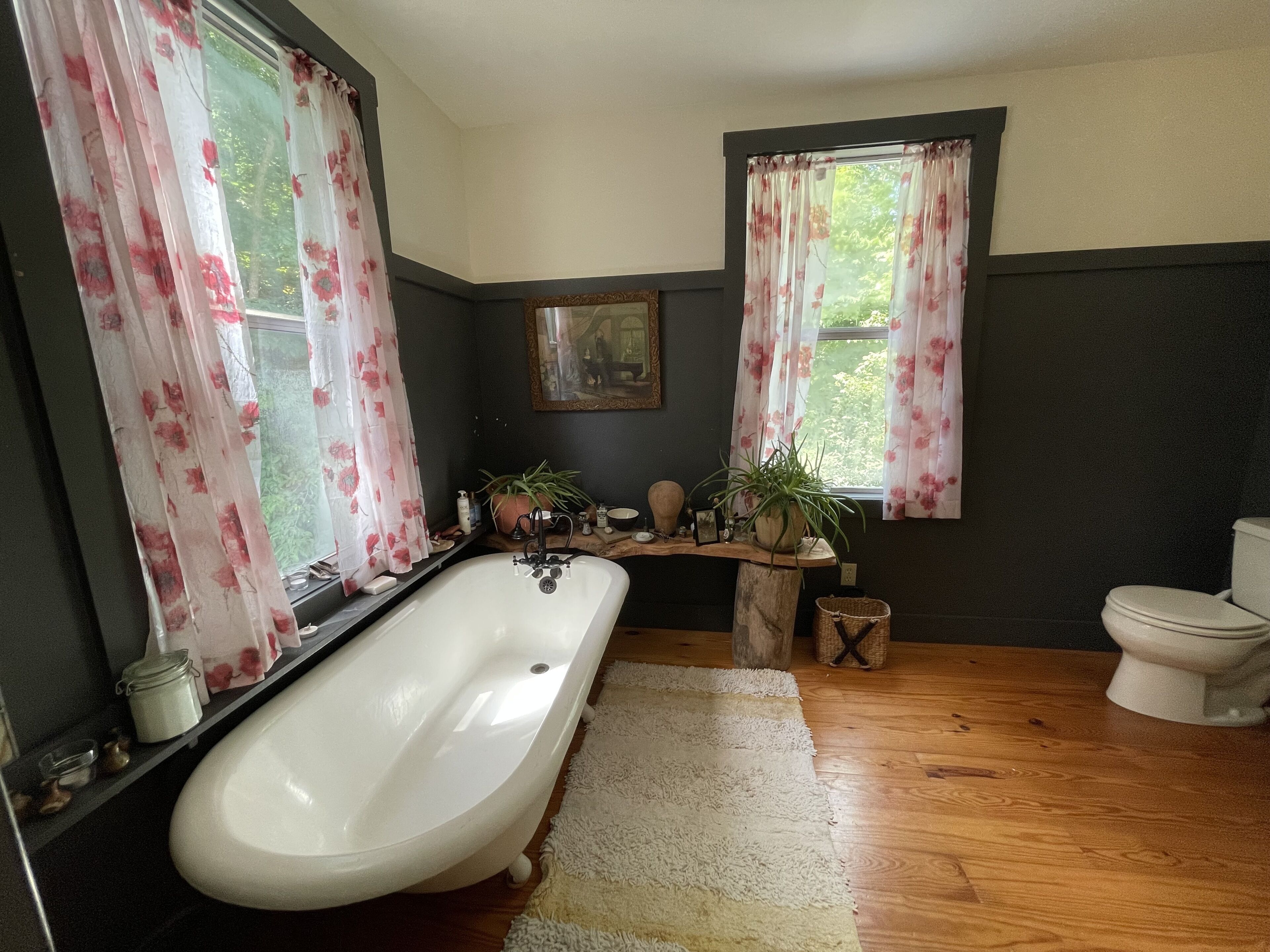 Combined shower/tub, hair dryer, towels, soap