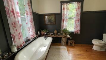 Combined shower/tub, hair dryer, towels, soap