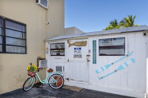 Reception - Tropic Isle Hotel and Apartment (Hollywood)