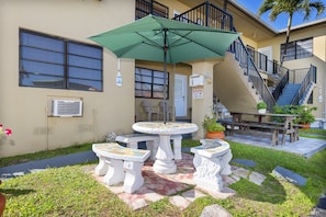 Front of property - Tropic Isle Hotel and Apartment (Hollywood)