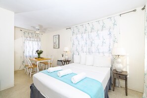 Family Apartment | Living area | TV - Tropic Isle Hotel and Apartment (Hollywood)