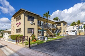 Front of property - Tropic Isle Hotel and Apartment (Hollywood)