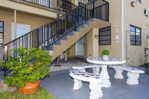Front of property - Tropic Isle Hotel and Apartment (Hollywood)