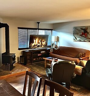 Smart TV, fireplace, computer monitors