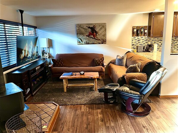 Smart TV, fireplace, computer monitors