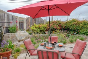 Outdoor dining - CASA JARDIN - Playa La Mision - Sauna, Heated Pool, Garden & best beach in Baja! (Playa La Mision)