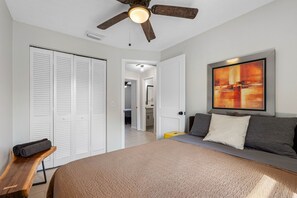 15 bedrooms, desk, iron/ironing board, travel cot - ⤿15 bdrm Villa Nr. Airport, Riverwalk, Stadiums & Beaches w/ fire pit Sleeps 33⤾ (Tampa)