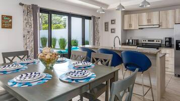 Maison, 3 chambres, accessible aux personnes à mobilité réduite | Cuisine privée | Grand réfrigérateur, micro-ondes, plaque de cuisson, lave-vaisselle