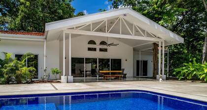 Modern Home and Guesthouse in a Peaceful Gated Community with a Private Swimming Poo