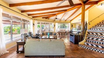 House, 6 Bedrooms, Ocean View | Living room