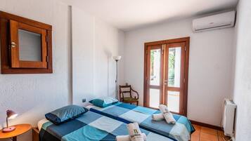 2 bedrooms, travel crib, WiFi