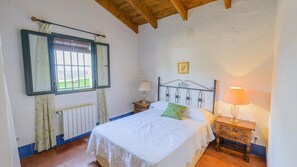 2 bedrooms, travel cot, WiFi