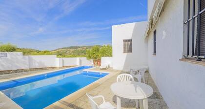 El Garrotal - El Vino El Bosque by Ruralidays