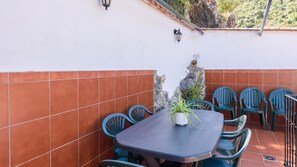 تناول الطعام بالخارج