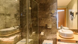 Shower, hair dryer - Ardales Premium  Nº20 by Ruralidays (Málaga)